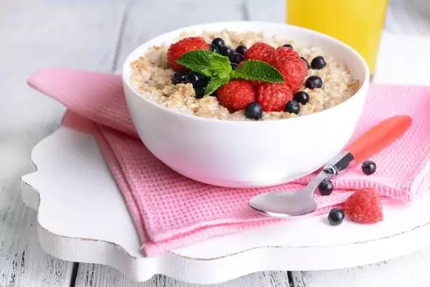 Oatmeal with berries for breakfast in the diet menu for the lazy