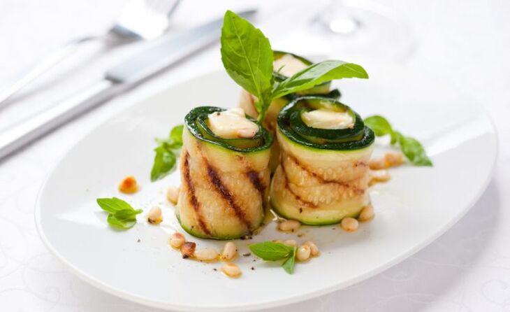 You can dine with fragrant zucchini rolls with gout curd